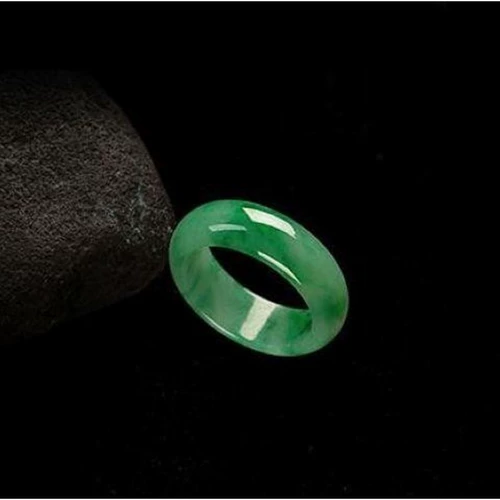 Кольцо с нефритовым бирманским нефритом ледяного зеленого цвета - идеальный подарок для мужчин и женщин.