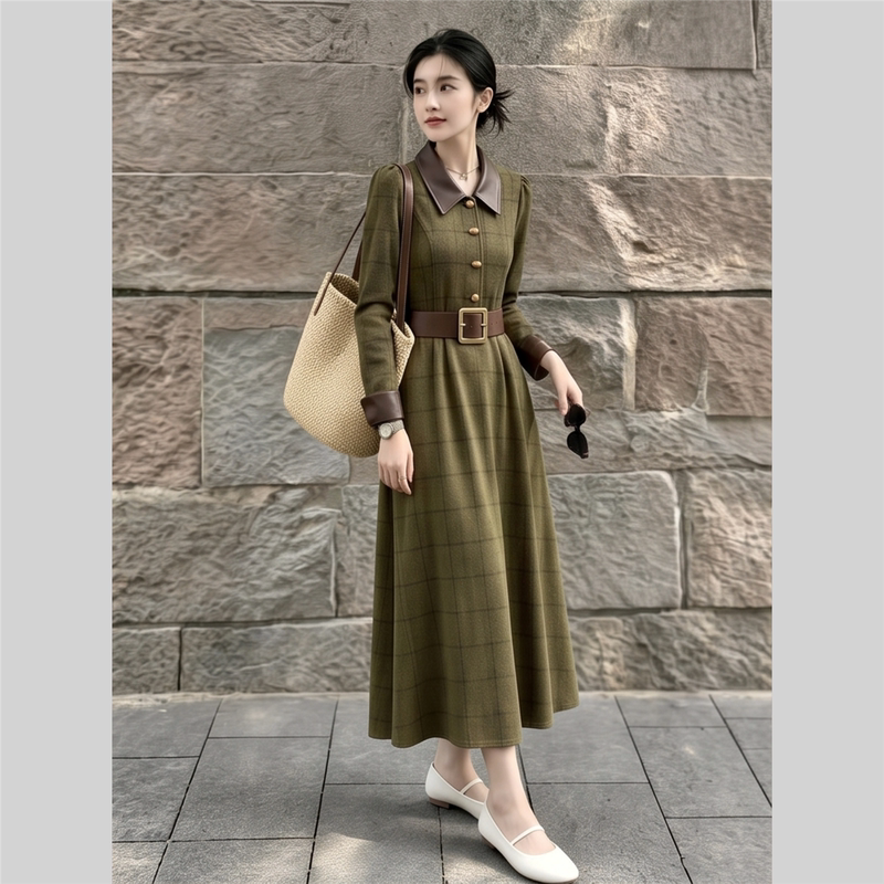 2026 Autumn Retro Commuting Style Lapel Waist-Cinching Dress Women's Long-Sleeve Mid-Length Elegant Slimming Green Dress