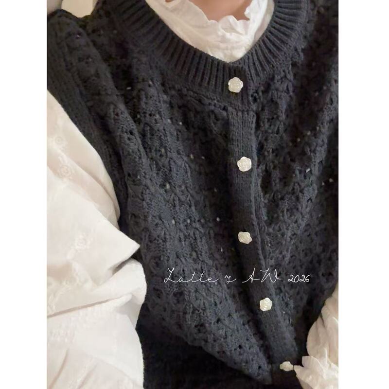Alatte: Rose Button/Crocheted Simple Vest Top