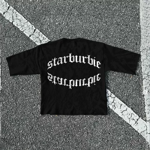 Круглый футболка с напечатанными зубами.