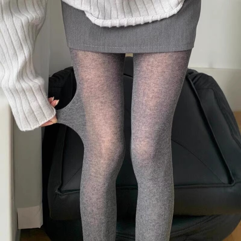 Miu Miu's High-Quality, Breathable Romper Is Really Perfect for Autumn and Winter Wear ~ Looks Great with a Gray Sweater Cardigan ~ Miu Miu's High-Quality, Breathable Romper Is Really Perfect for Autumn and Winter Wear ~ Looks Great with a Gray Sweater Cardigan ~