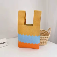 Три волны-желтых