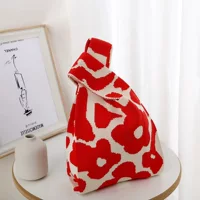 Красный, в цветочек