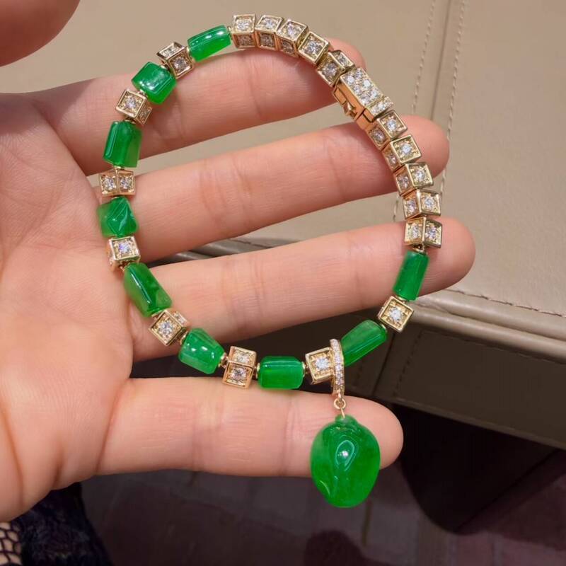 Natural Burmese Jade Glass Type Imperial Green with Flower Pattern Jade Fortune Melon Bracelet High-End Authentic Full Green A-Grade Bracelet Natural Burmese Jade Glass Type Imperial Green with Flower Pattern Jade Fortune Melon Bracelet High-End Authentic Full Green A-Grade Bracelet