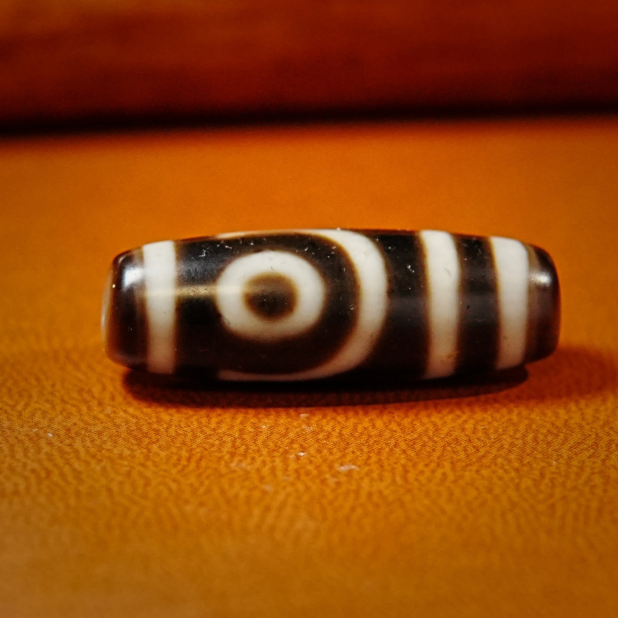 Tibet To Pure Sky Pearl Two Eyes Two Eyes Reflux Old Beads Natural Agate Lock Bone Chain Necklace Pendant Single Bead Accessories-Taobao