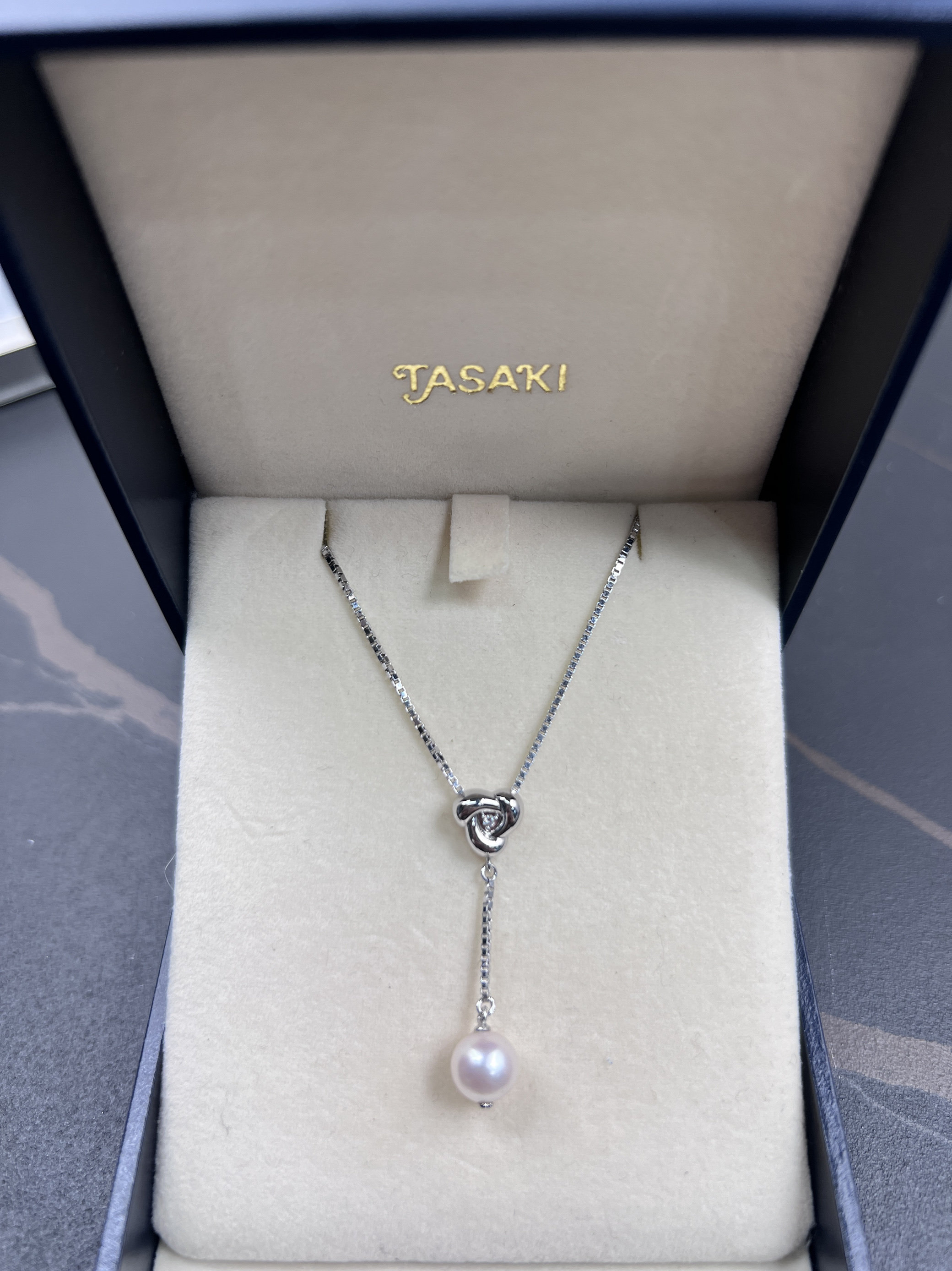 Tasaki pure silver y-shaped necklace with natural diamonds and 