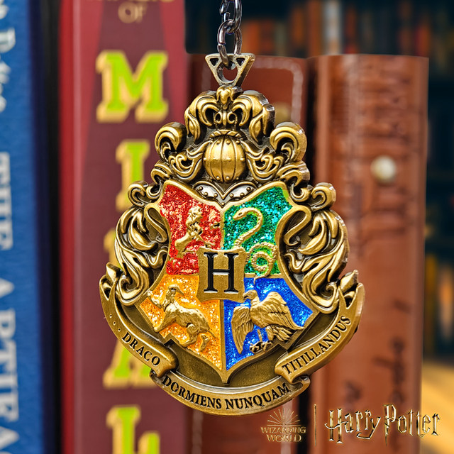 Harry Potter ອຸປະກອນເສີມຂອງແທ້ Hogwarts House badge keychain bag pendant Gryffindor