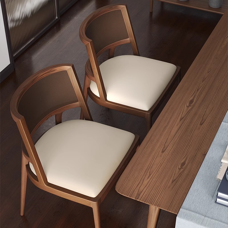 北欧风实木餐椅：家居设计中的简约艺术