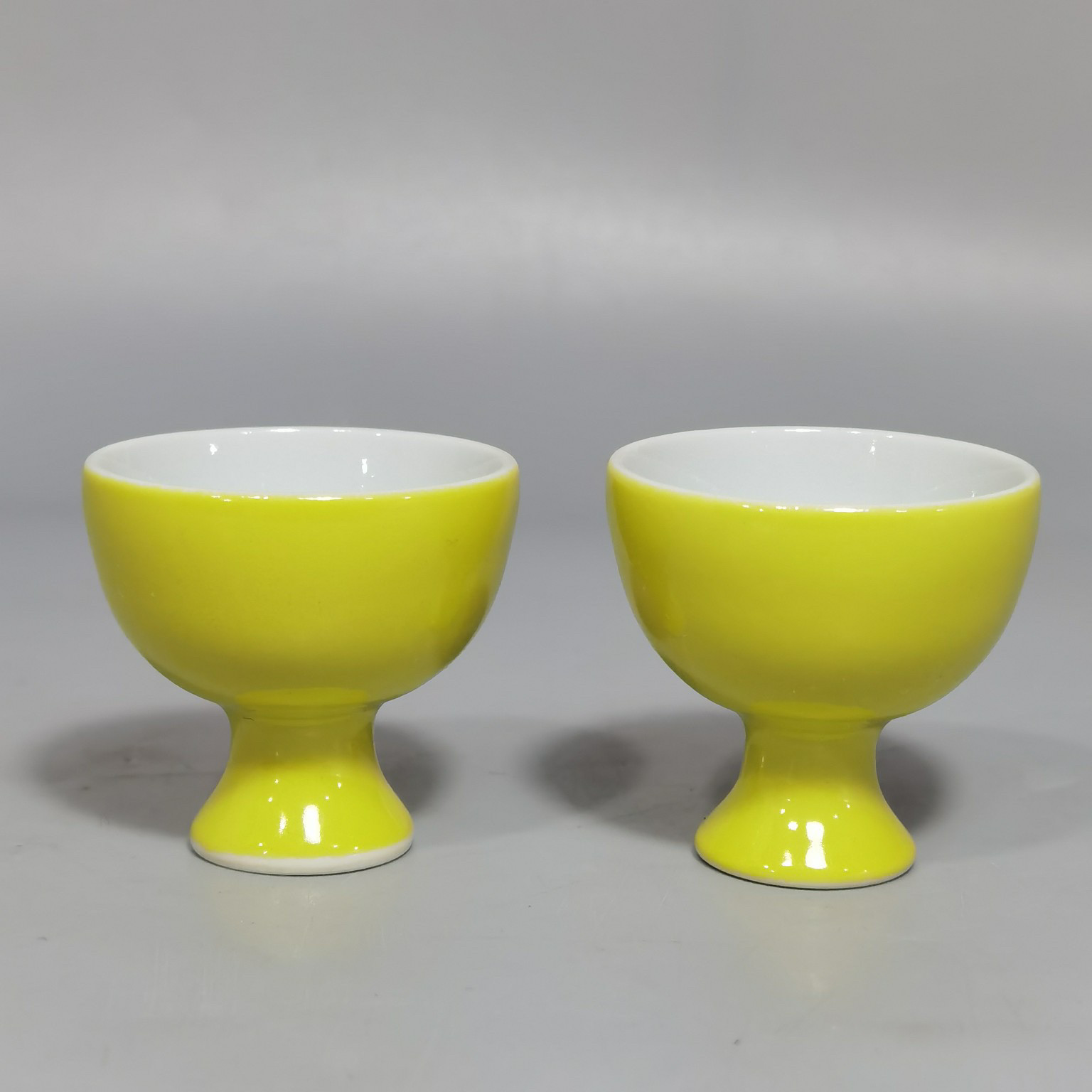 清·雍正年制檸檬黃釉高足杯一對規格：口徑3.5cm