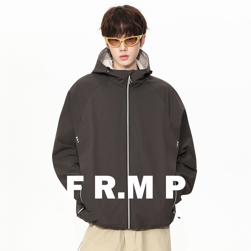 Fr.Mp Casual Outdoor Softshell Hooded Jacket for Men, American-Style Waterproof Mountaineering Sports Oversized Jacket, Trendy Brand, Loose Fit Fr.Mp Casual Outdoor Softshell Hooded Jacket for Men, American-Style Waterproof Mountaineering Sports Oversized Jacket, Trendy Brand, Loose Fit