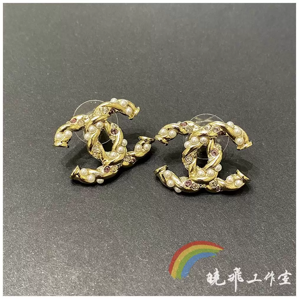 Кольца Chanel, серьги, жемчужная пудра с хвостиком, клипсы для ушей