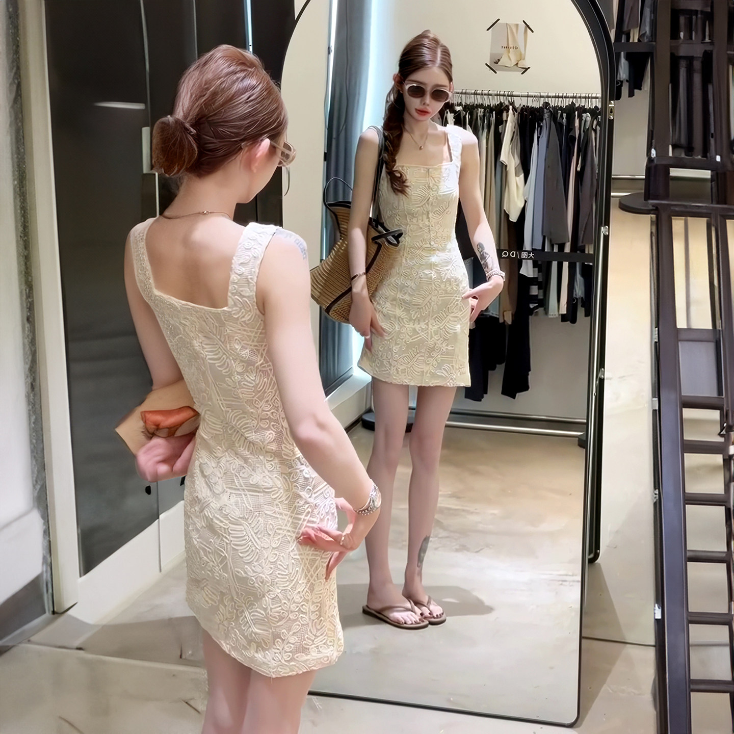 韩系立体绣花连衣裙女时尚高级设计感气质修身显瘦无袖吊带短裙潮