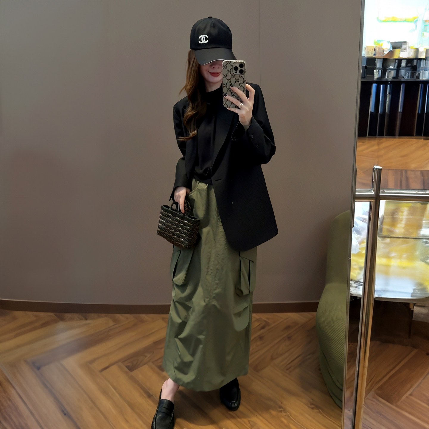 军绿色日常百搭半身裙女2026夏季新款通勤宽松时尚显瘦时髦工装裙