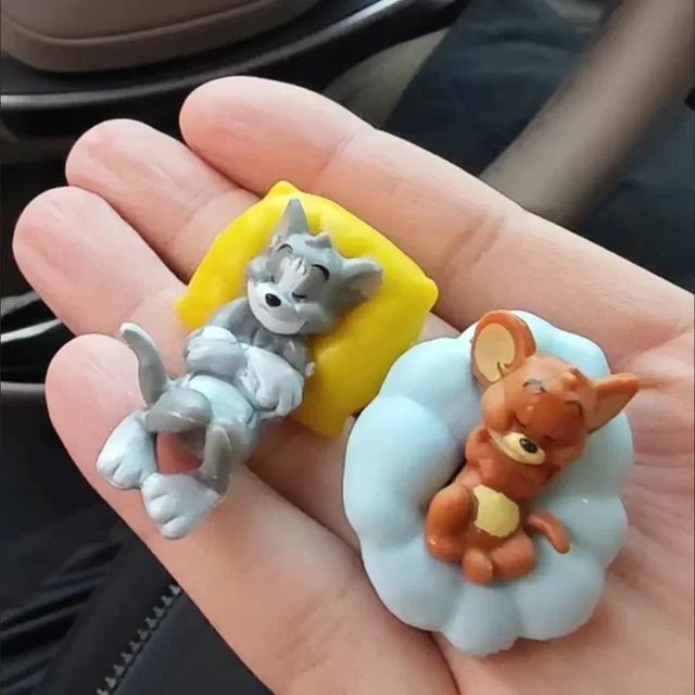 Tom and Jerry Car Ornaments, Car Interior Decorations, Cute Book Desktop Figures, Dolls, Small Ornaments
