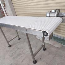 Plastic chain plate conveyor custom baffle food assembly line pp high temperature resistant plastic mesh belt conveyor belt
