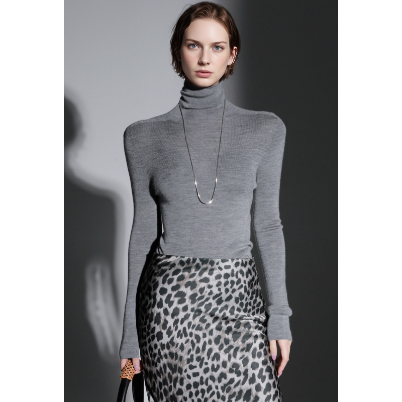 6/ Yangzi Yarn Ultra-Fine Merino Wool Seamless One-Piece Knit Sweater with a Stacked Collar and Long Sleeves, Suitable as a Base Layer