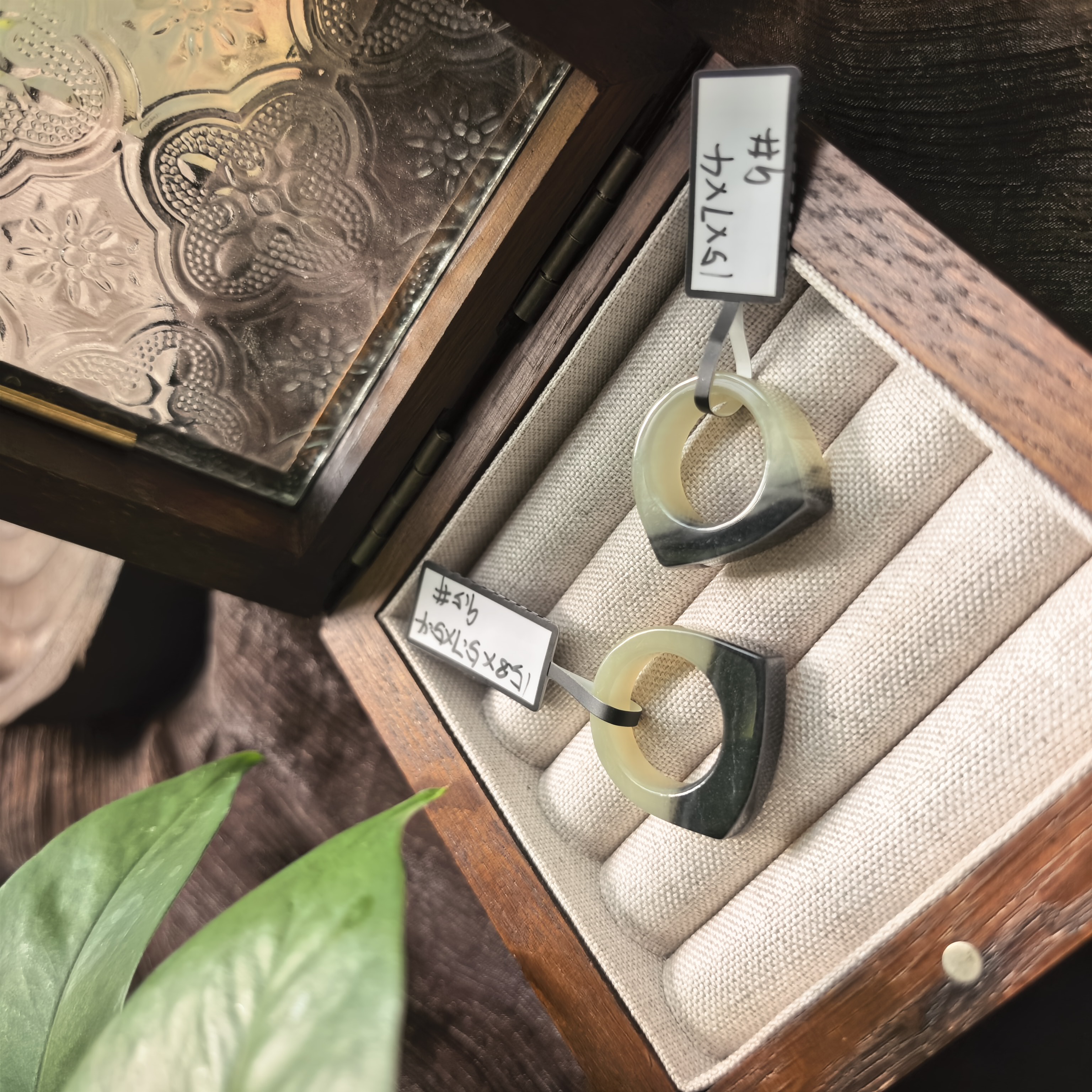 Natural Hetian jade blue and white saddle ring. If it is not perfect, please do not take the size in the small label.