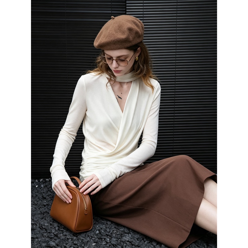 Huaappuw French-Style Design V-Neck T-Shirt 2026 Autumn New Irregular Cross-Waist Tie Top