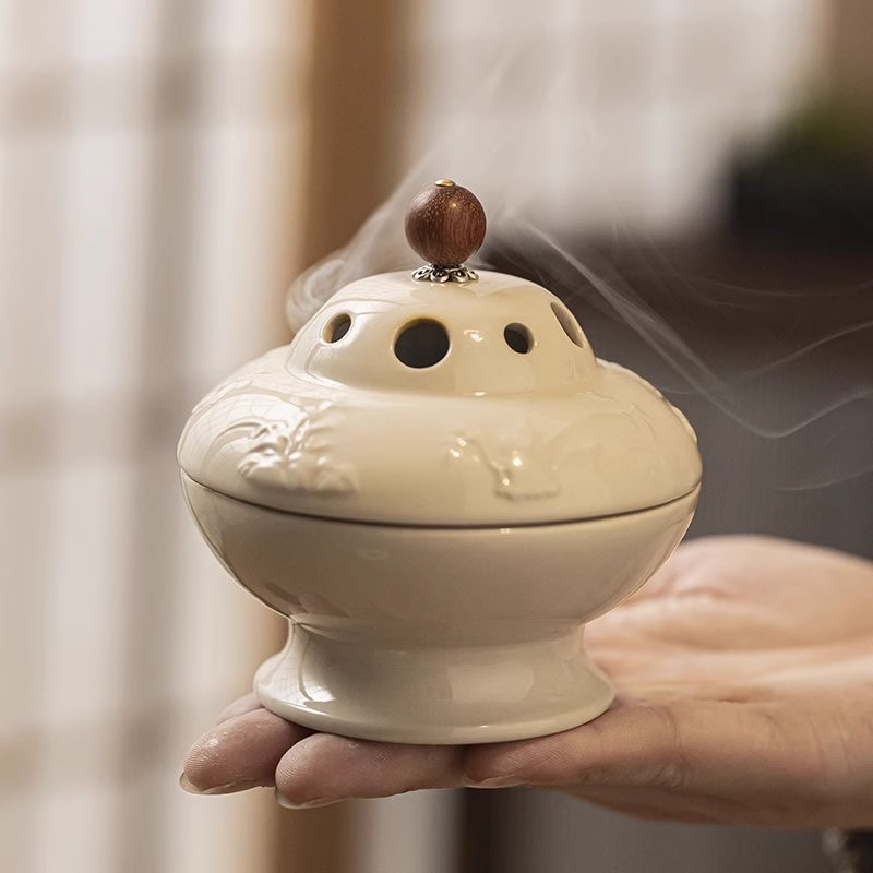 【和】周政作 ★香炉　美品 铜｜三足香炉精铜沉厚如墨，器型取商周鼎彝之韵。双立耳擎天，三