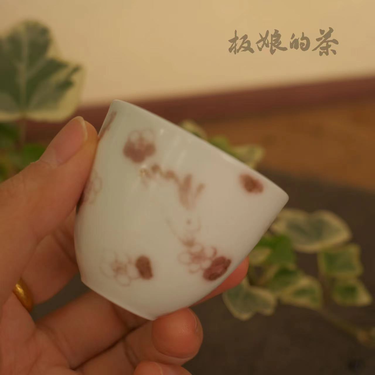 Board Lady's Tea Small Qing Breeze Red Plum Welcome Snow Rabbit Little Egg Goblet 35ml Tea Placed xrz025-Taobao