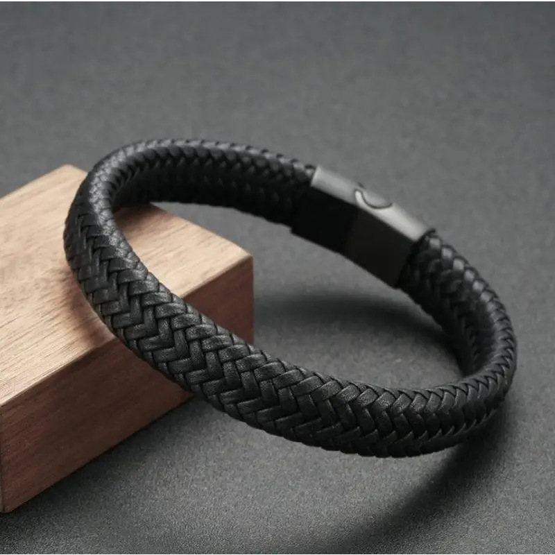 Cool and Stylish Black Rope Bracelet for Men, Titanium Steel Braided Leather Rope Bracelet for Men and Women, Trendy Niche Design Versatile Bracelet