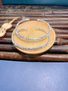 La pulsera lp especial taitai que sostiene a jin jin es igual a 0,5 kg que sostiene la apertura de la pulsera de plata