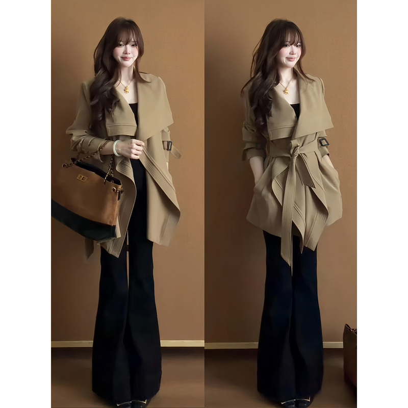 Khaki Short Trench Coat for Women 2026 New Style Petite Early Autumn Korean High-Fashion Outfit Old Money Style Khaki Short Trench Coat for Women 2026 New Style Petite Early Autumn Korean High-Fashion Outfit Old Money Style