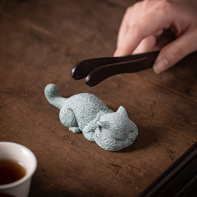 Cute and Adorable Kitten Tea Pet Ornament, Creative Animal Cat Pen Holder, Study Room Paperweight, Desktop Decoration