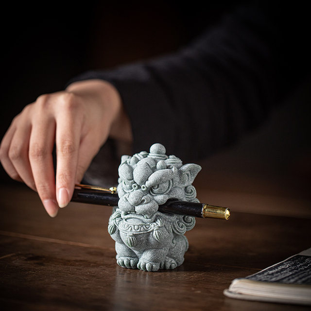 Creative Mythical Beast Unicorn, Golden Toad, Pixiu Pen Holder, Pen Rest, Study Room Paperweight, Tea Pet Ornament, Chinese-Style Study Desk Decoration