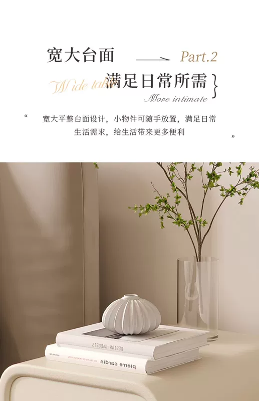 Bàn đầu giường hẹp kiểu kem nhỏ hiện đại đơn giản 2024 mới cực hẹp siêu hẹp mini gỗ nguyên khối tủ nhỏ bàn bên giường ngủ có kệ đầu giường mẫu tủ giường đẹp