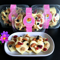 腾飞荣达爱心坚果炒酸奶138g巴旦木腰果蔓越莓巧克力盒装休闲网红