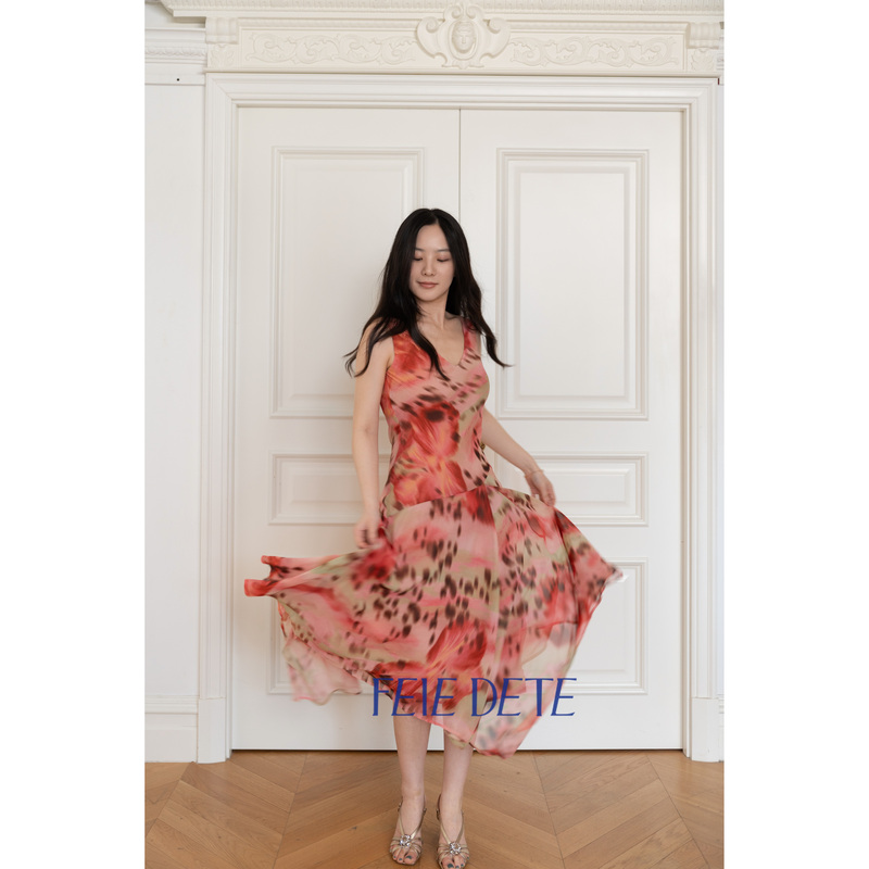 【Feiedete Goose】Wen Jiijia V-Neck Romantic Style Printed Large Flared Bias-Cut Rayon Chiffon Sleeveless Dress 【Feiedete Goose】Wen Jiijia V-Neck Romantic Style Printed Large Flared Bias-Cut Rayon Chiffon Sleeveless Dress