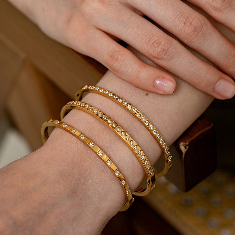 【Feiiii】Old Money Style Simple Smooth Surface Diamond-Encrusted Square Rhombus Fashionable Layered Bracelet Bangle