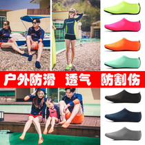 Beach socks and shoes for men and women diving and snorkeling childrens wading and river swimming shoes quick-drying non-slip anti-cut barefoot and skin-friendly shoes.