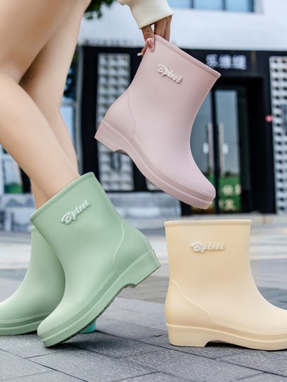New Fashionable Women's Rain Boots for All Seasons, Non-Slip Mid-Calf Water Shoes, Short Rain Boots with Fleece Lining, Suitable for Grocery Shopping and Kitchen Use, Rubber Shoes