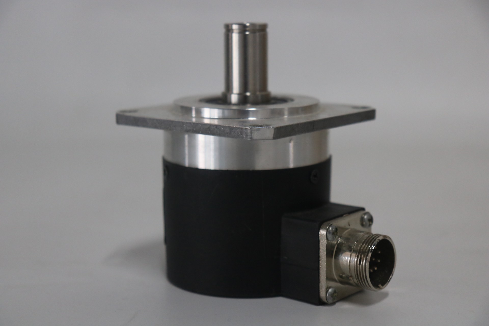 倍能编码器选型:如何选到合适的空心轴旋转编码器?2026年的智能工厂必备指南