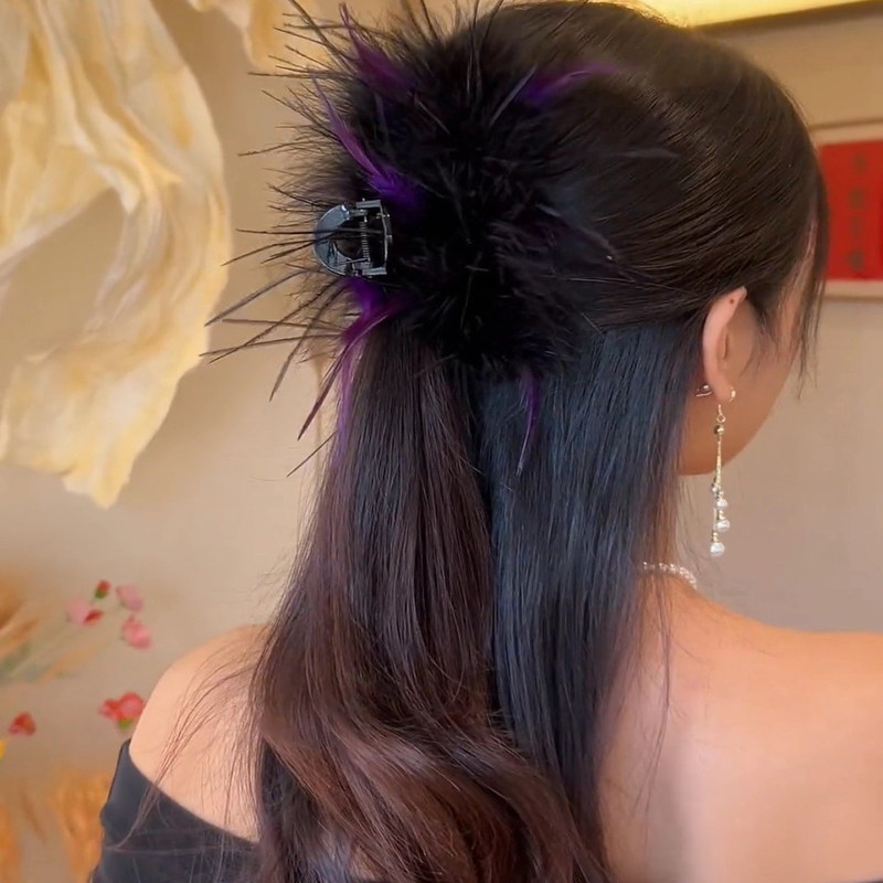 Colorful Ostrich Feather Hair Clip 2025 Autumn and Winter New Style Furry Claw Clip for the Back of the Head, High-End Shark Clip Hair Accessory