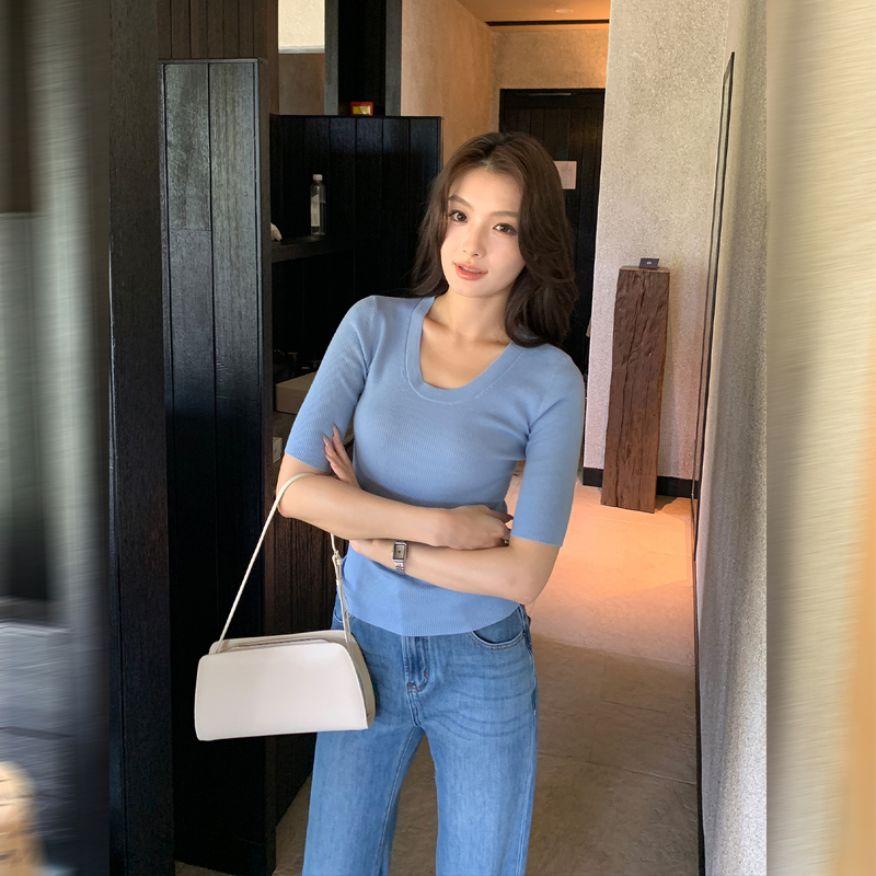Maven Lin Skin-Friendly and Elegant 1Oo Wool U-Neck Mid-Sleeve Knit Top for Women, Slim Fit, Waist-Cinching, Five-Quarter Sleeve Top
