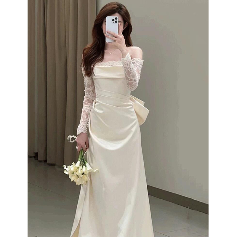 サテンライトウェディングドレス 2024 新しい外出ベール婚約ドレスワンショルダー長袖冬のフィッシュテールドレッシングガウン女性の花嫁のための