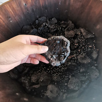 Polygonum multiflorum nine steamed and nine sun-dried prepared by ancient methods. Wild Chinese medicinal materials. Edible tea and wine. Polygonum multiflorum made by black beard and hair.