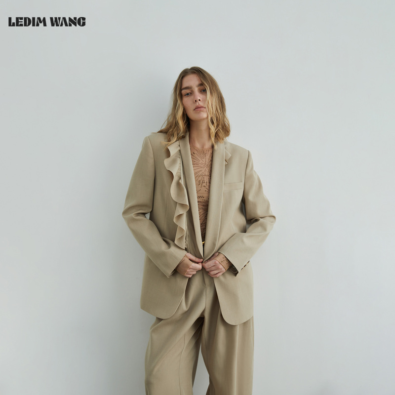 Ledim Wang Black Label/Gao Zhi Feng Ruffled Green Fruit Collar Casual Blazer for Women Autumn Khaki Suit
