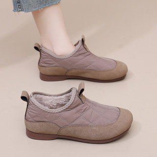 Old beijing cotton shoes and snow boots to keep warm in winter