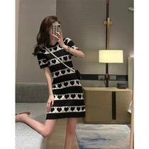 2024 new Summer Fashion Temperament Crash of Color Heart-shaped Waist Display Slim Knit Round Collar Short Sleeve Dress Woman