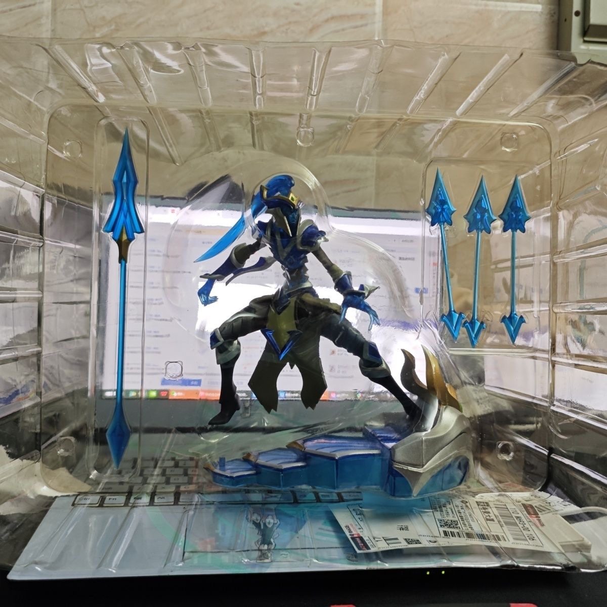 国版英雄联盟】复仇者之矛卡莉斯塔手办摆件全新包邮PVC材质，58.90值不值？_游戏皮肤_淘宝游戏网, image size:1200x1200