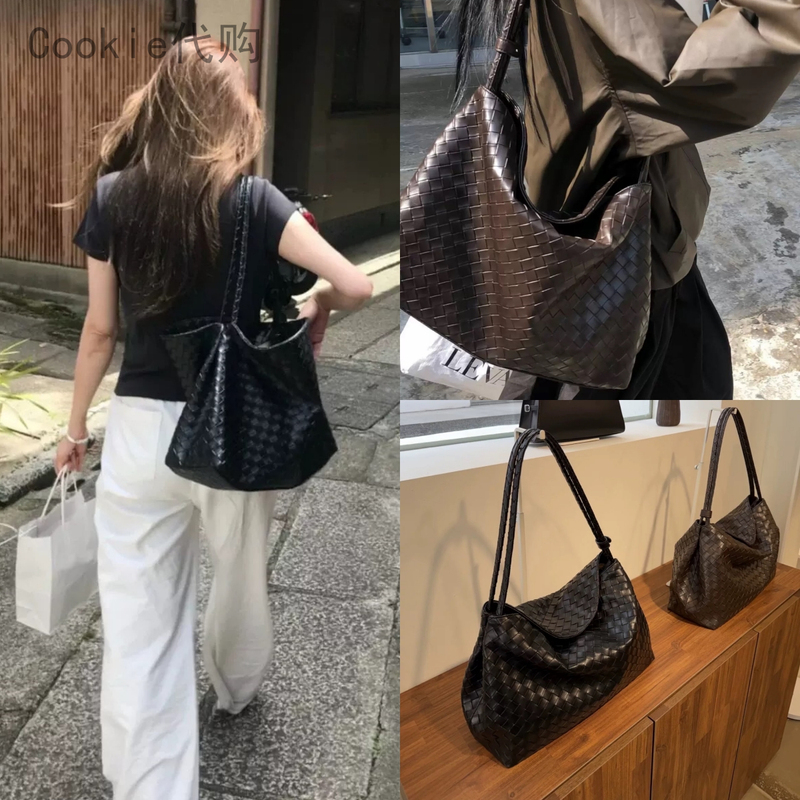 Small Quantity in Stock Korean Monorow26 New Woven Plaid Underarm Tote Bag Large Capacity Handbag Shoulder Bag Small Quantity in Stock Korean Monorow26 New Woven Plaid Underarm Tote Bag Large Capacity Handbag Shoulder Bag
