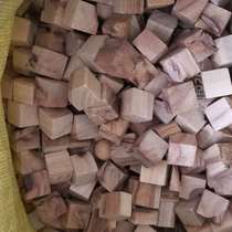 Take a copy of the rest material with anti-moths is a catty laid floor anti-insect Zhangwood side corner leftover strips of fragrant Zhangmu Zhangmu