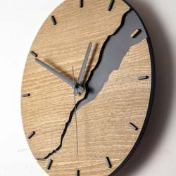 Cracked Wooden Clock Decorative Watch