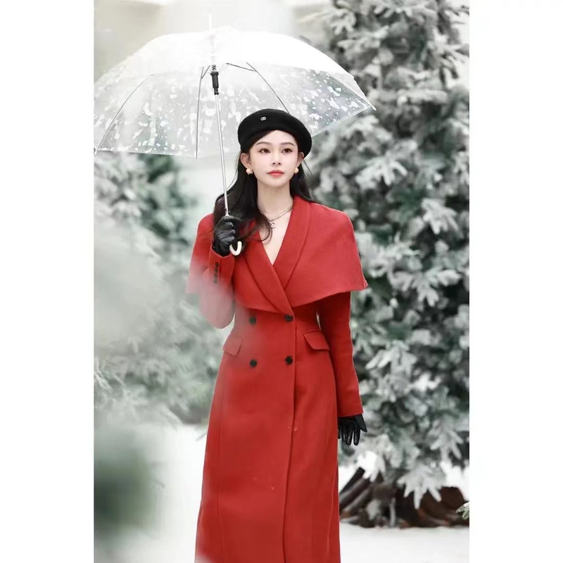 Elin Woolen Coat with Detachable Cape, Double-Breasted, Slim Fit, Flattering, Commuter Style, High-End Warm down Jacket Elin Woolen Coat with Detachable Cape, Double-Breasted, Slim Fit, Flattering, Commuter Style, High-End Warm down Jacket
