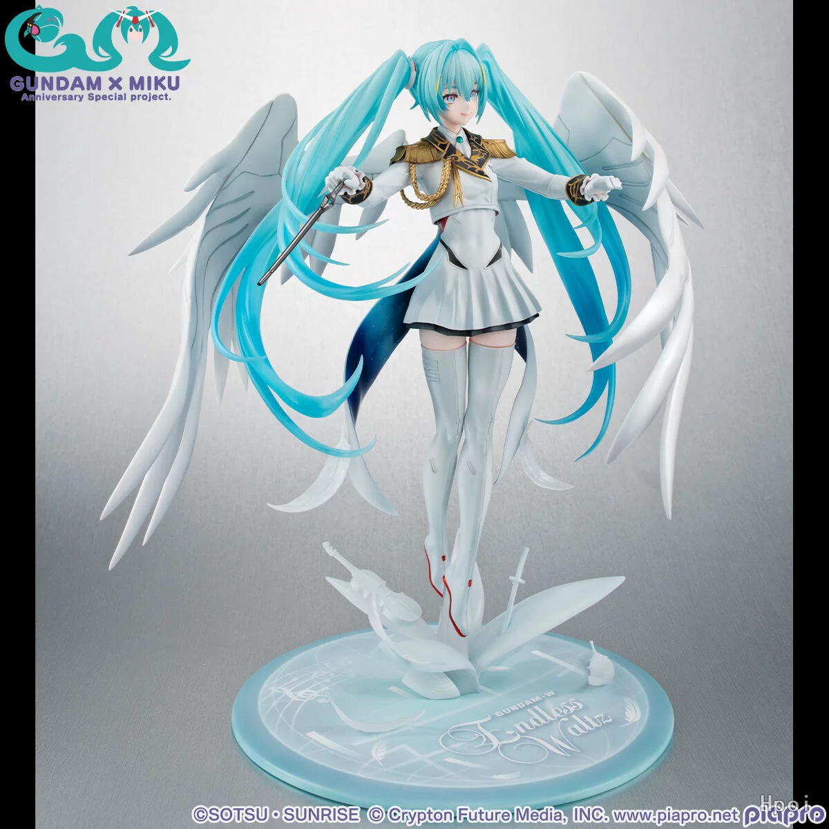 Коллекционная фигурка MegaHouse Lucrea Hatsune Miku x Gundam Wing Zero, совместная модель 45-летия, детализированная скульптура