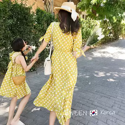 Net red parent-child dress Korean children's clothing 21 summer dress retro yellow wave point seaside holiday mother dress